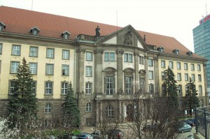 Budynek Dyrekcji Kolei w Gdańsku przy ul. Dyrekcyjnej 2-4. http://wikipedia.org